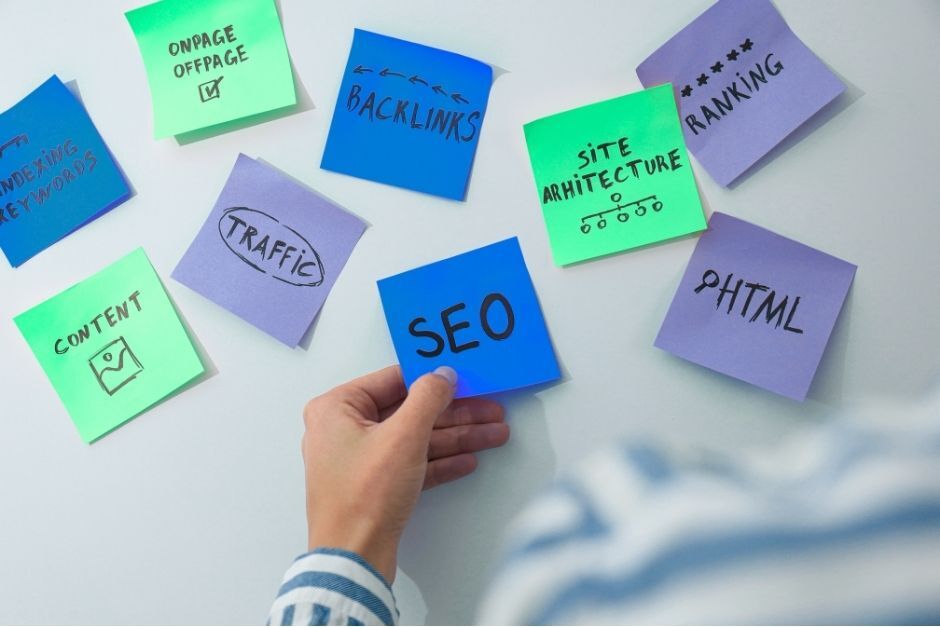 sticky notes with SEO related words